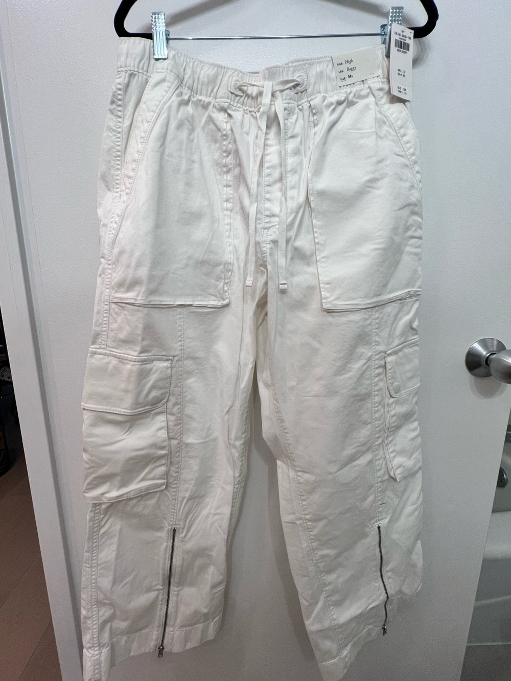 NWT Abercrombie Pull-On Wide Leg White Cargo Pants Women’s Size Medium Short - Picture 2 of 6
